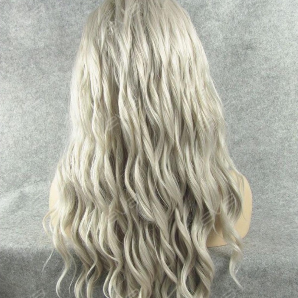Grey wig - Picture 3 of 5